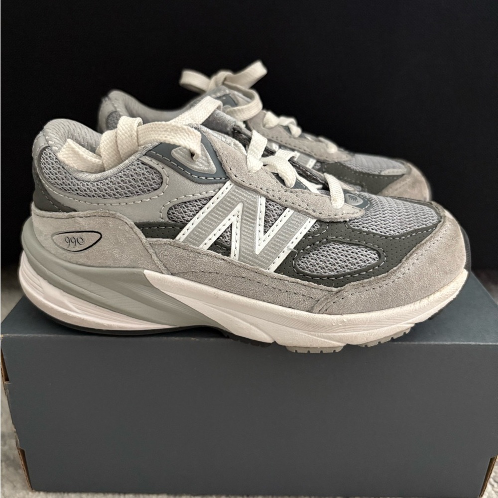 New Balance Gray and White Sneakers Retro-Inspired Comfort